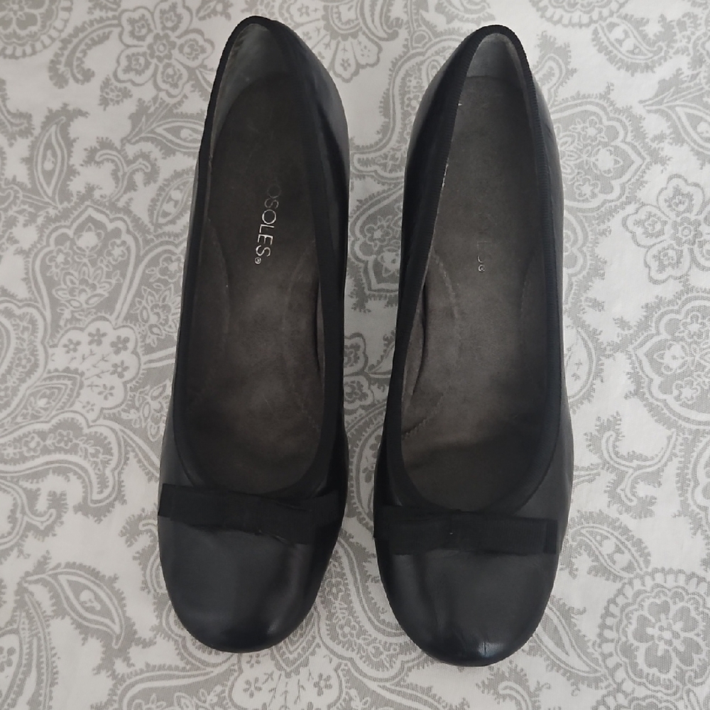 AEROSOLES Black Heels